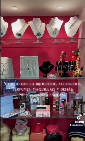 Carteras Perfumeria Maquillaje Bijouterie y Mucho más